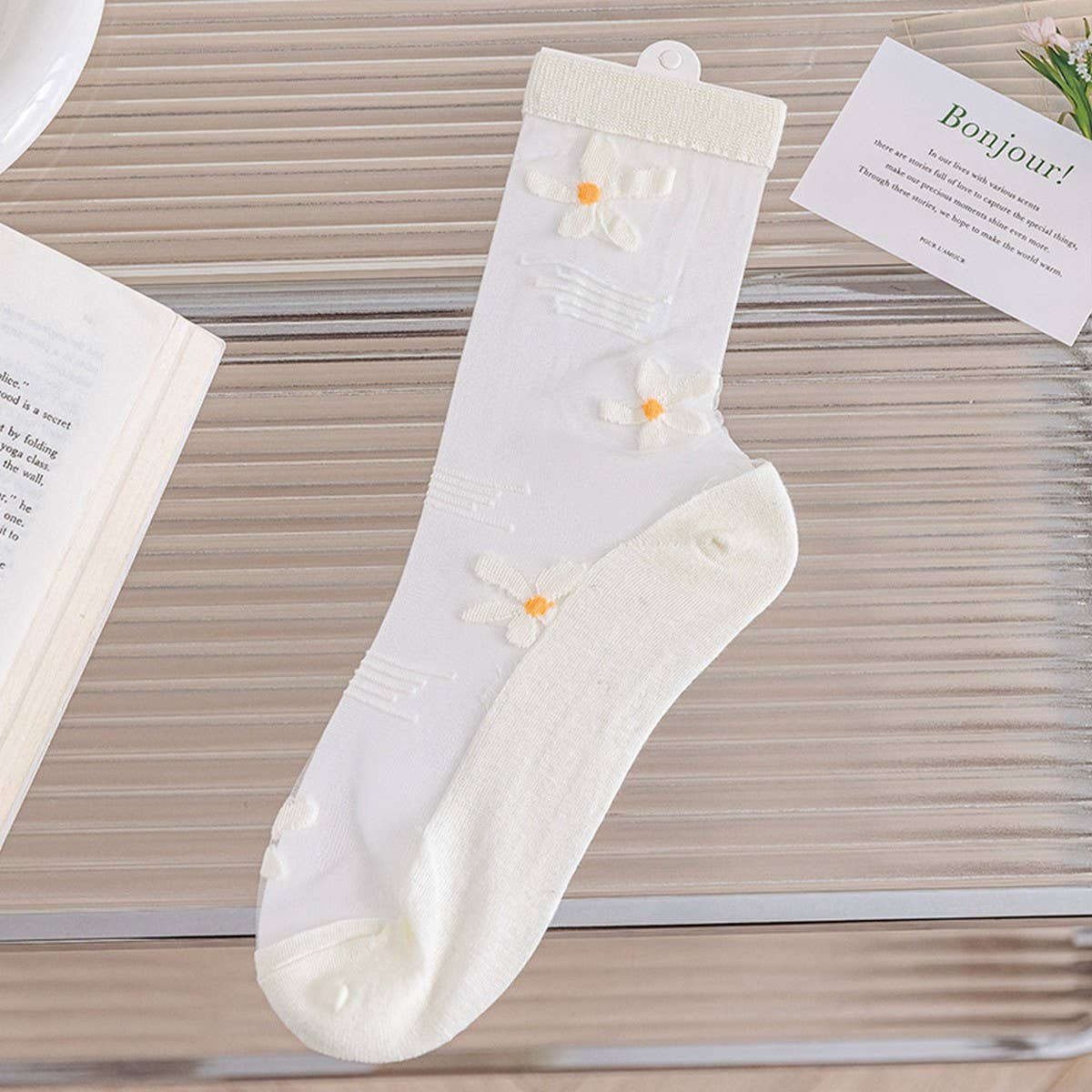 SUMMER THIN WHITE FLORAL DESIGN BOAT SOCKS