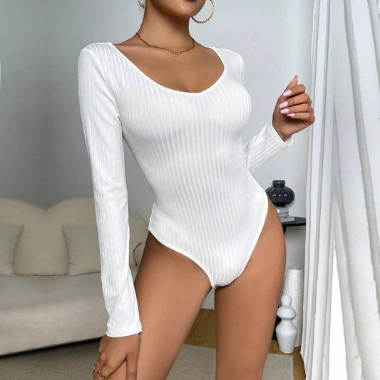 Wear a slim-fit V-neck long sleeve jumpsuit