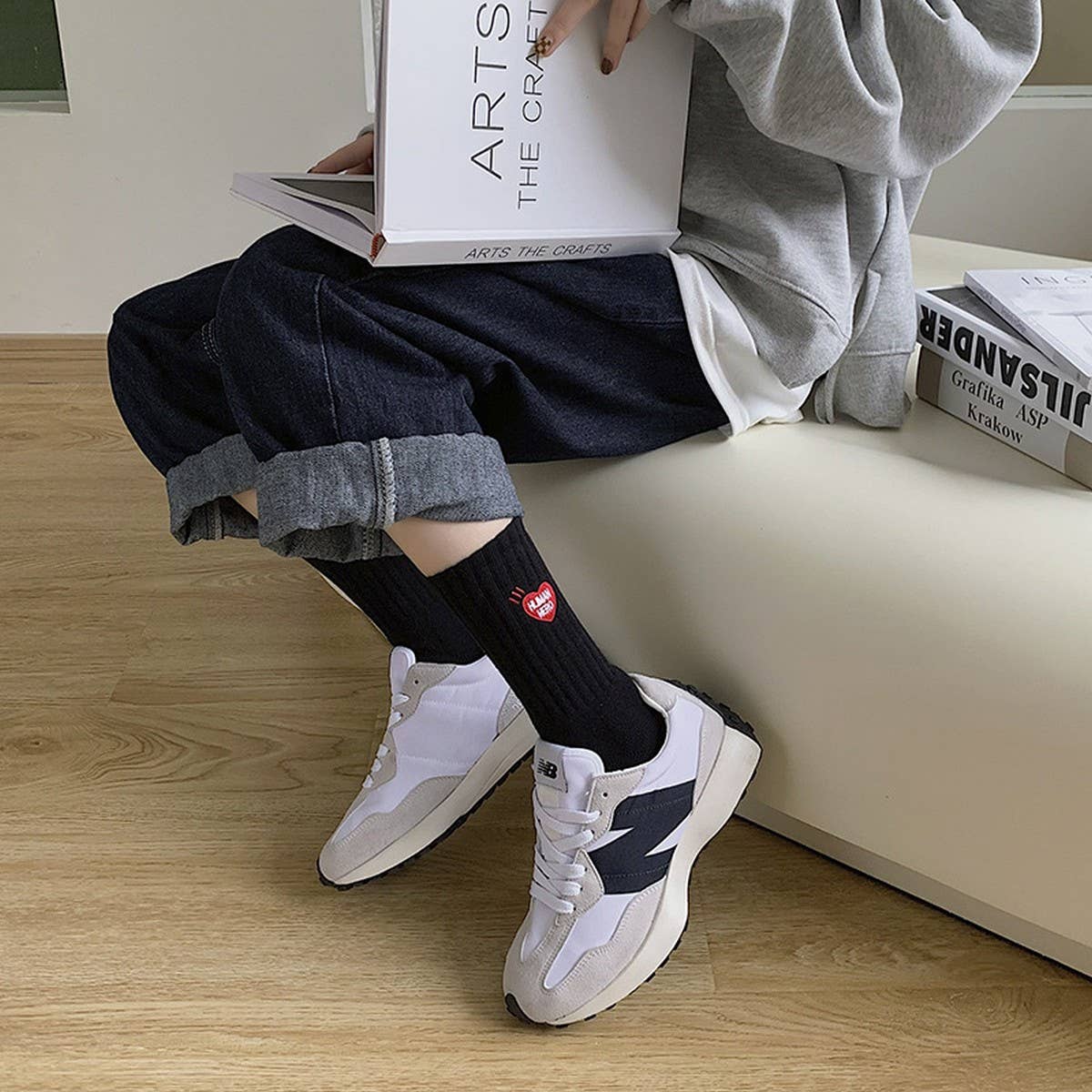 AUTUMN AND WINTER EMBROIDERED POLAR BEAR SOCKS_CWMS1052