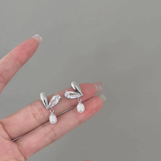 LOVE FRESHWATER PEARL STUD EARRINGS