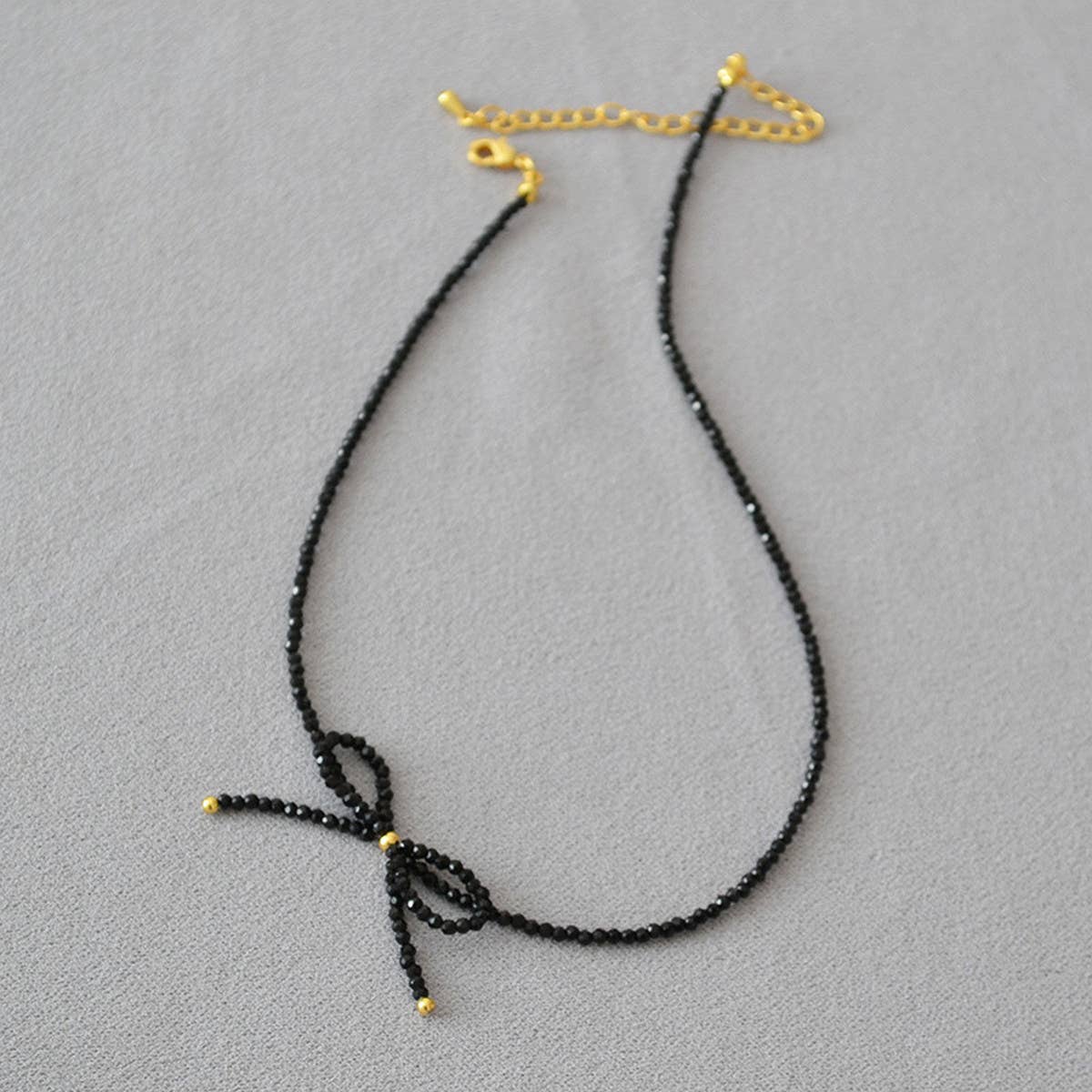 SIMPLE AND DELICATE BOW HANDMADE BEADED NECKLACE