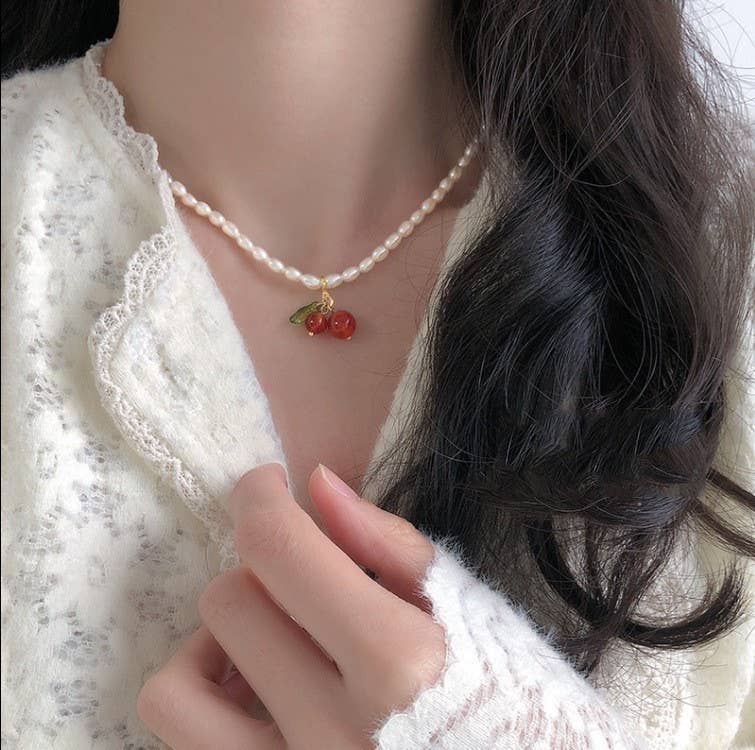 Fashionable Bahak freshwater pearl necklace