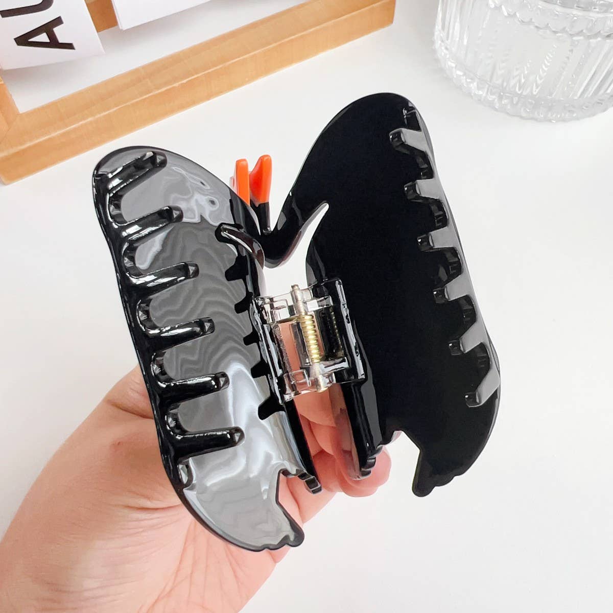 ELEGANT BLACK AND WHITE SWAN HAIRPIN_CWAHA1499