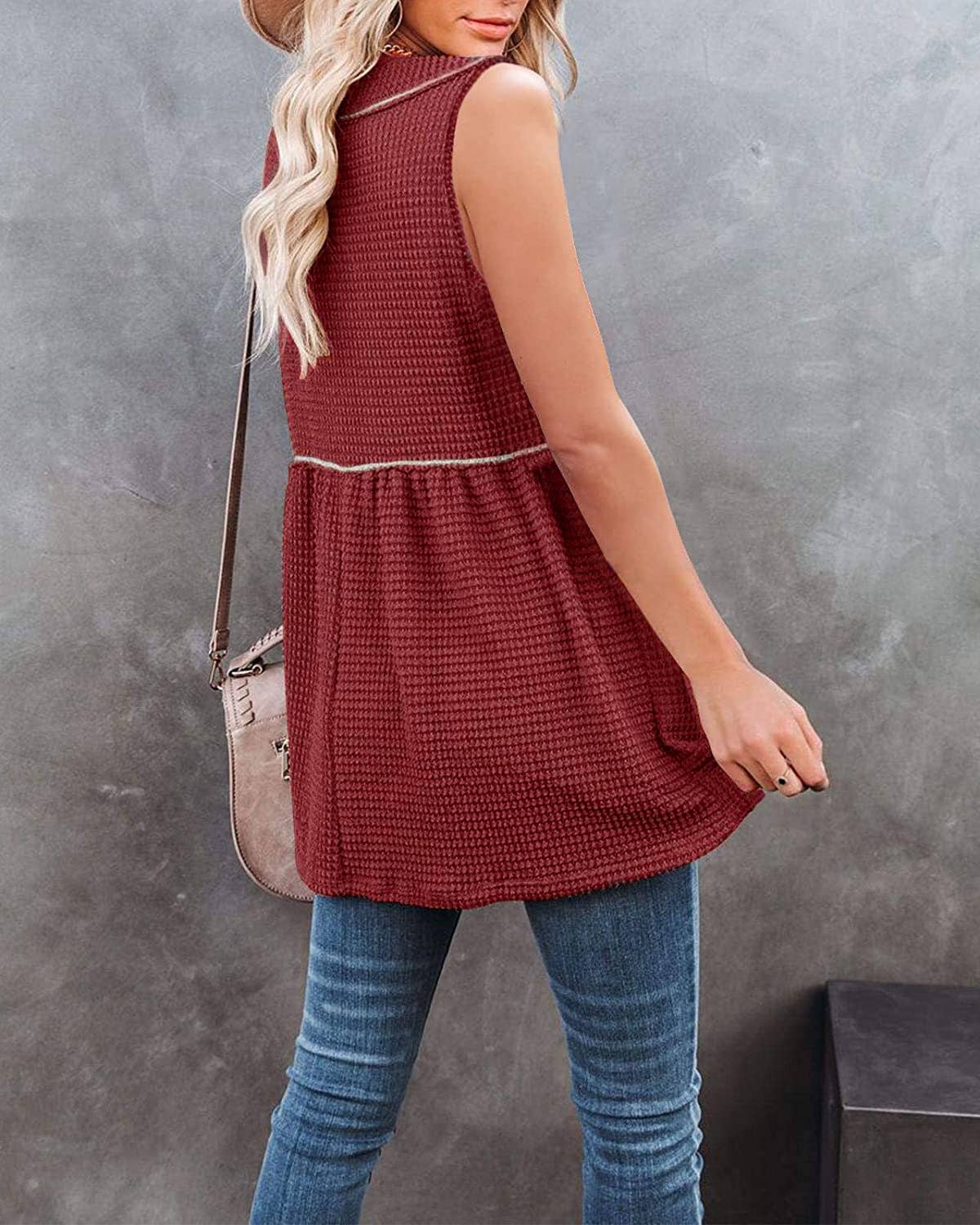 V-NECK SLEEVELESS SOLID COLOR TANK TOP