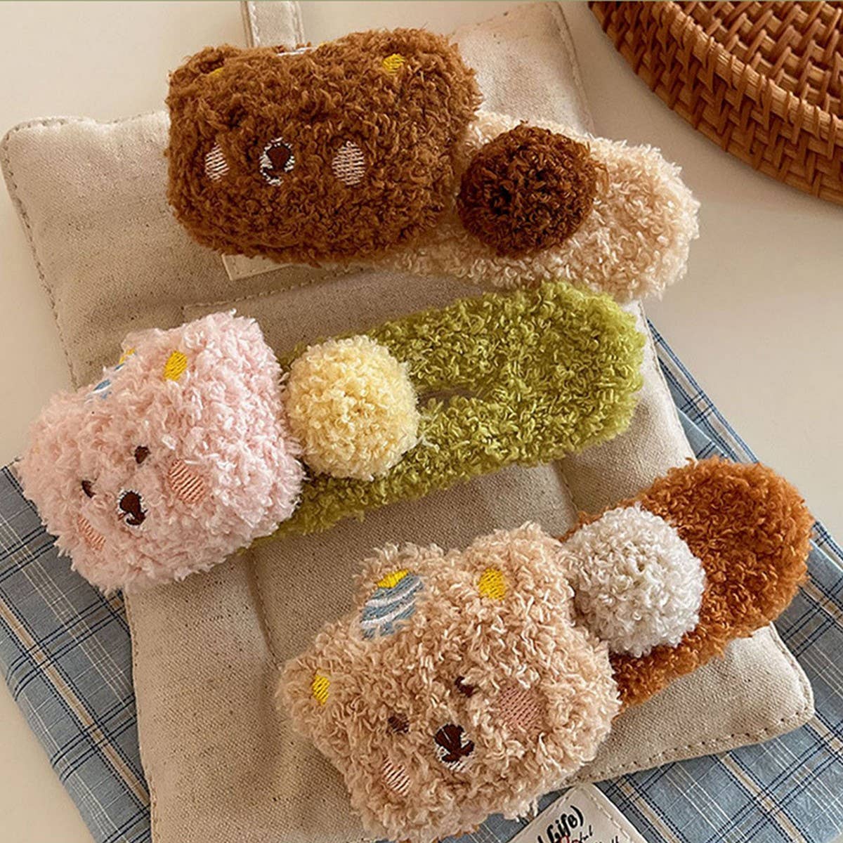 CUTE PLUSH HAIRPIN LARGE DUCKBILL