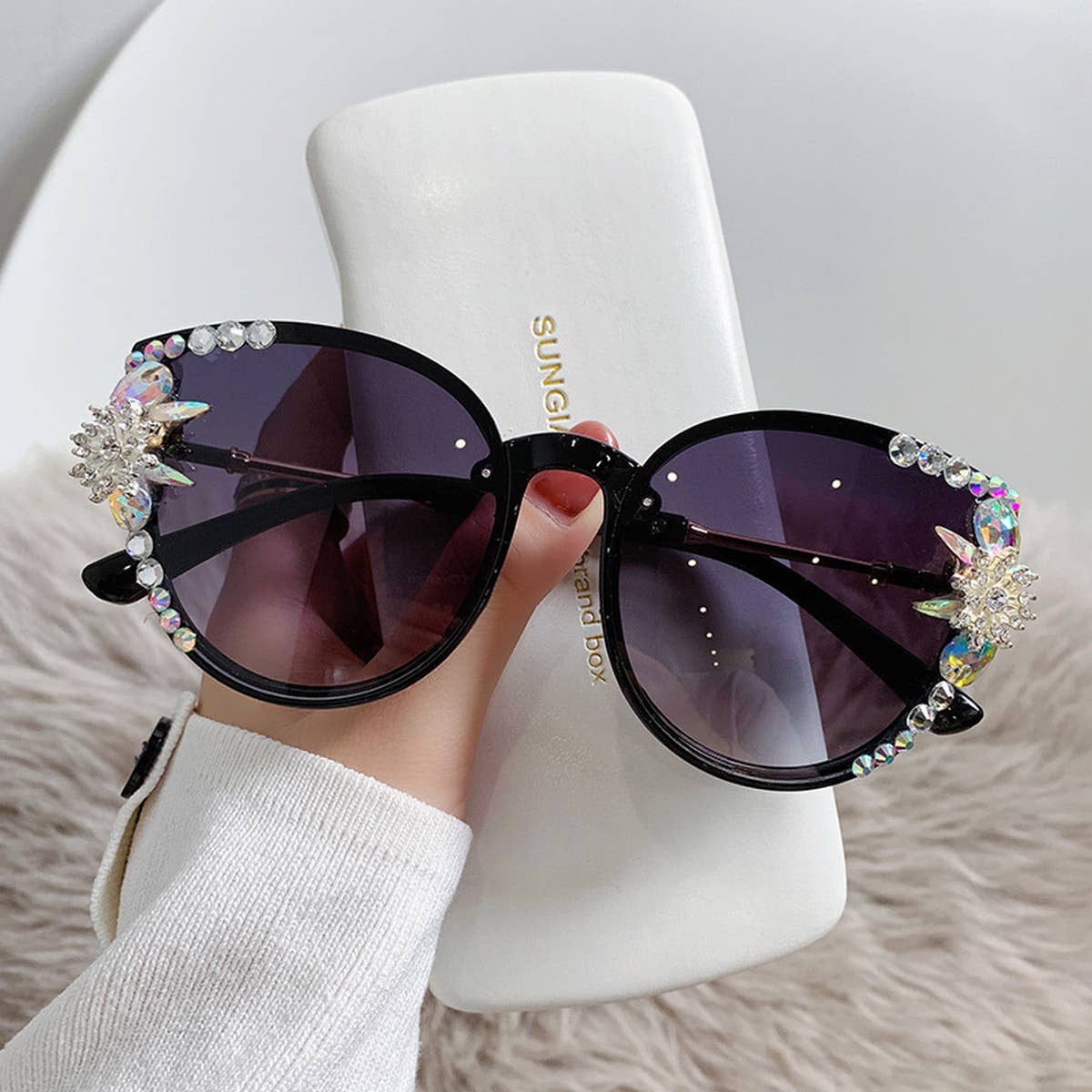 WOMEN FASHIONABLE ANTI-UV RHINESTONE SUNGLASSES