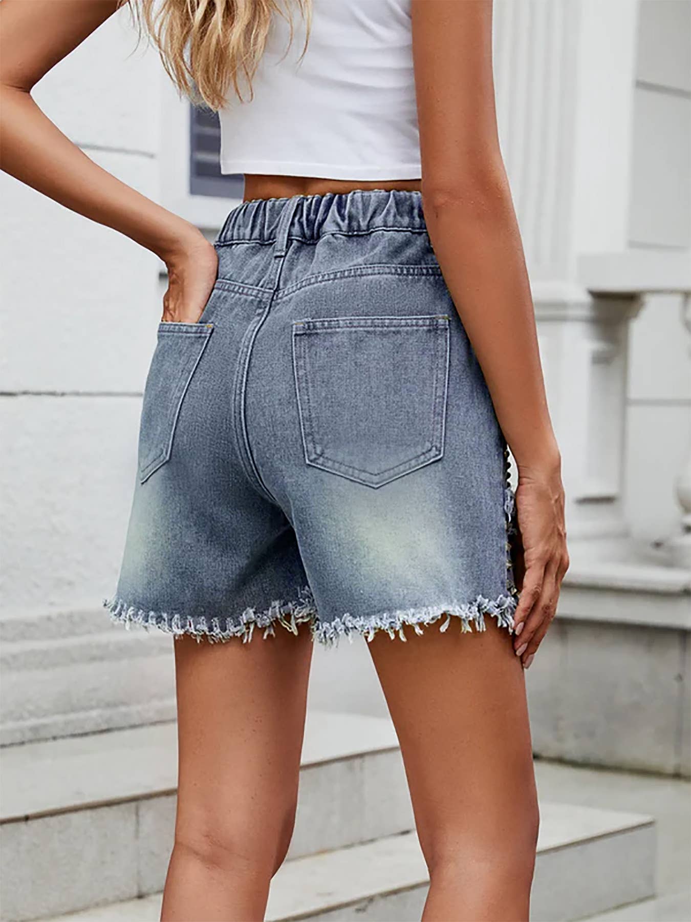 Rubber band waist rivets punk-style denim shorts