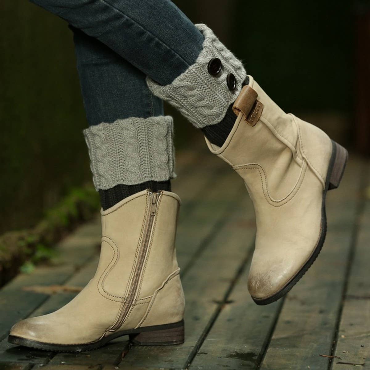 NEW COLOR MATCHING TWIST BUTTON WIDENED SOCKS