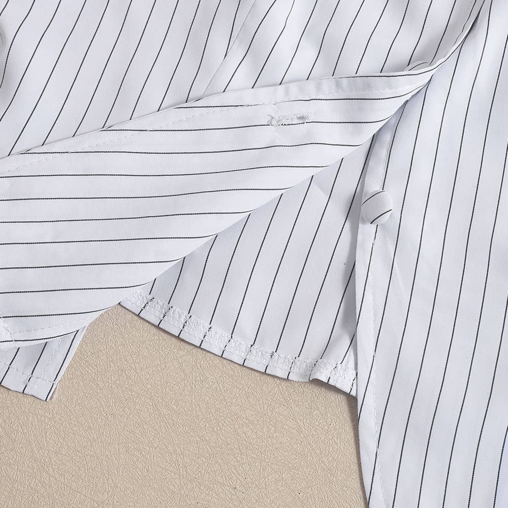 Sleeveless, form-fitting, navel exposed V shirt