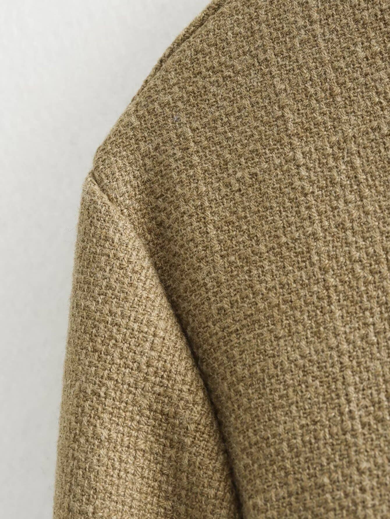 Round neck, loose golden buttons Short jacket