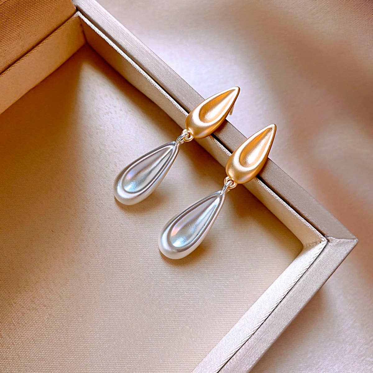 TWO-COLOR WATER DROP TRENDY LIGHT LUXURY EARRINGS