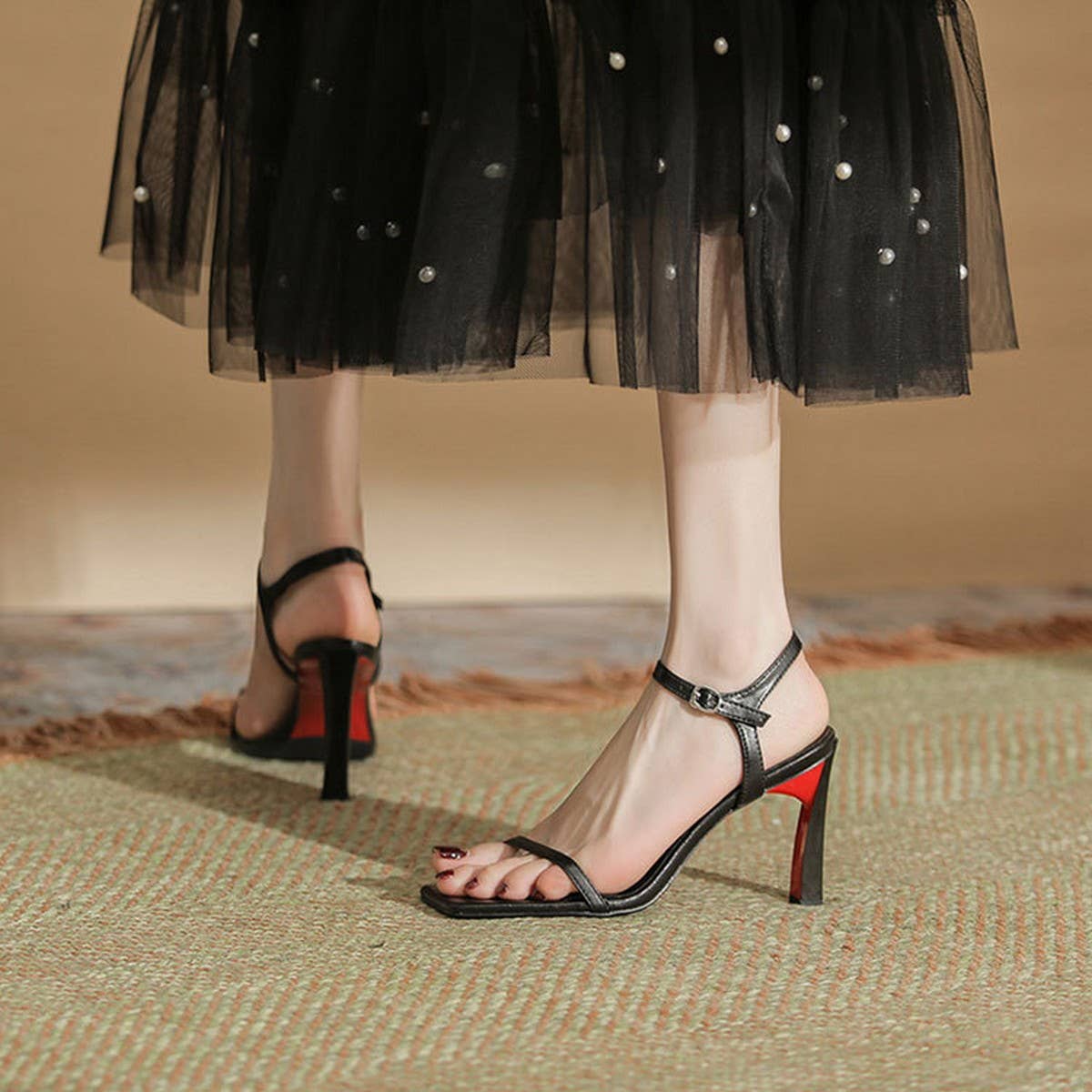 BLACK MINIMALIST SQUARE HEADED LADIES HEELS_CWSHH0021