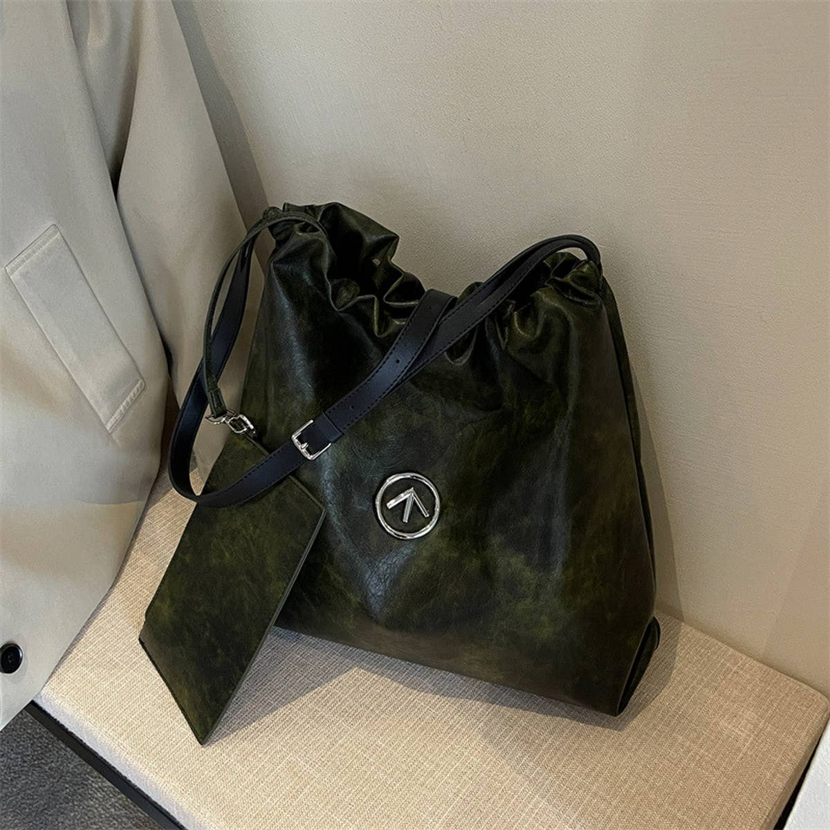 RETRO LARGE-CAPACITY COMMUTER ARMPIT BAG_CWAB1581