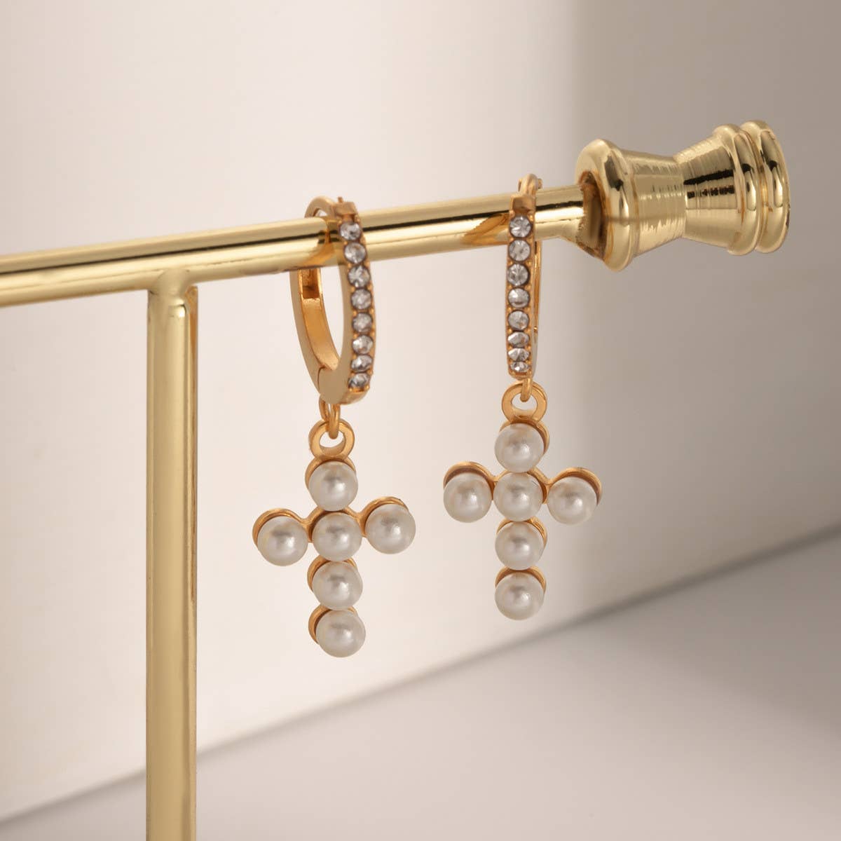 18K GOLD INLAID RHINESTONE PEARL CROSS EARRINGS_CWAHA0898