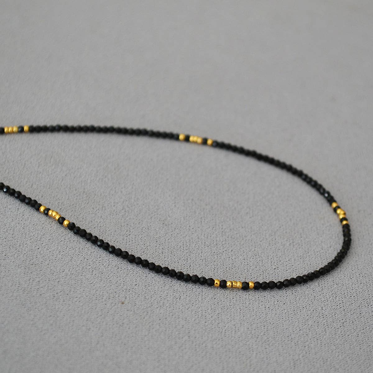 SIMPLE SHINY FACETED BLACK SPINEL BEADED NECKLACE_CWAJE2115