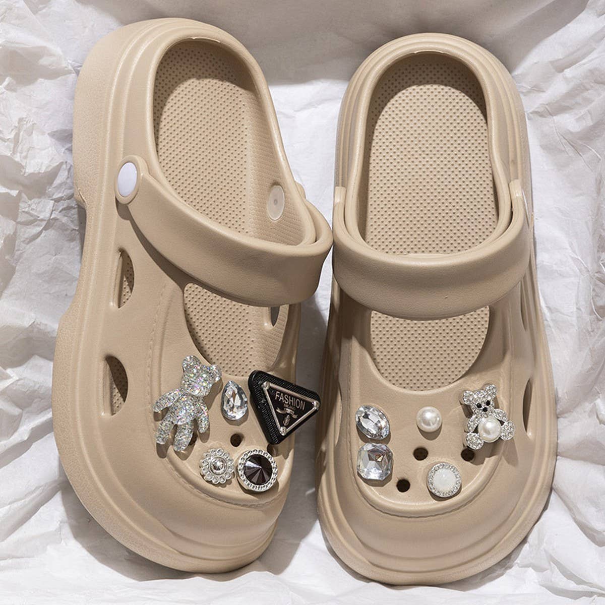 CUTE NON-SLIP AND ODOR-RESISTANT HOLE SANDALS