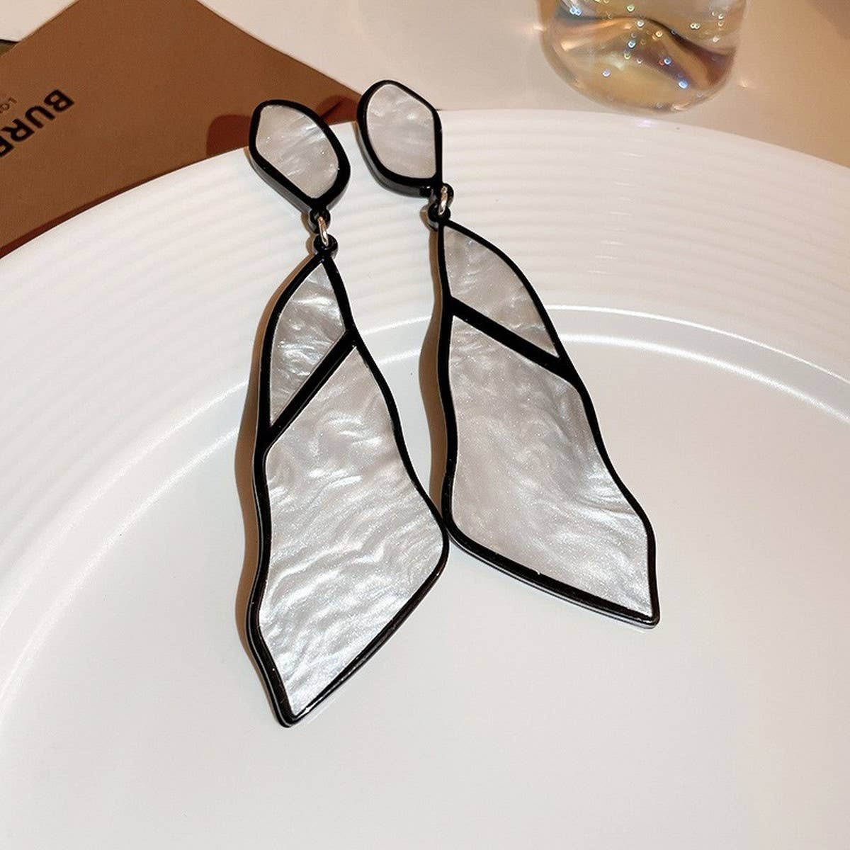 TEMPERAMENT GEOMETRIC TRAPEZOIDAL EARRINGS