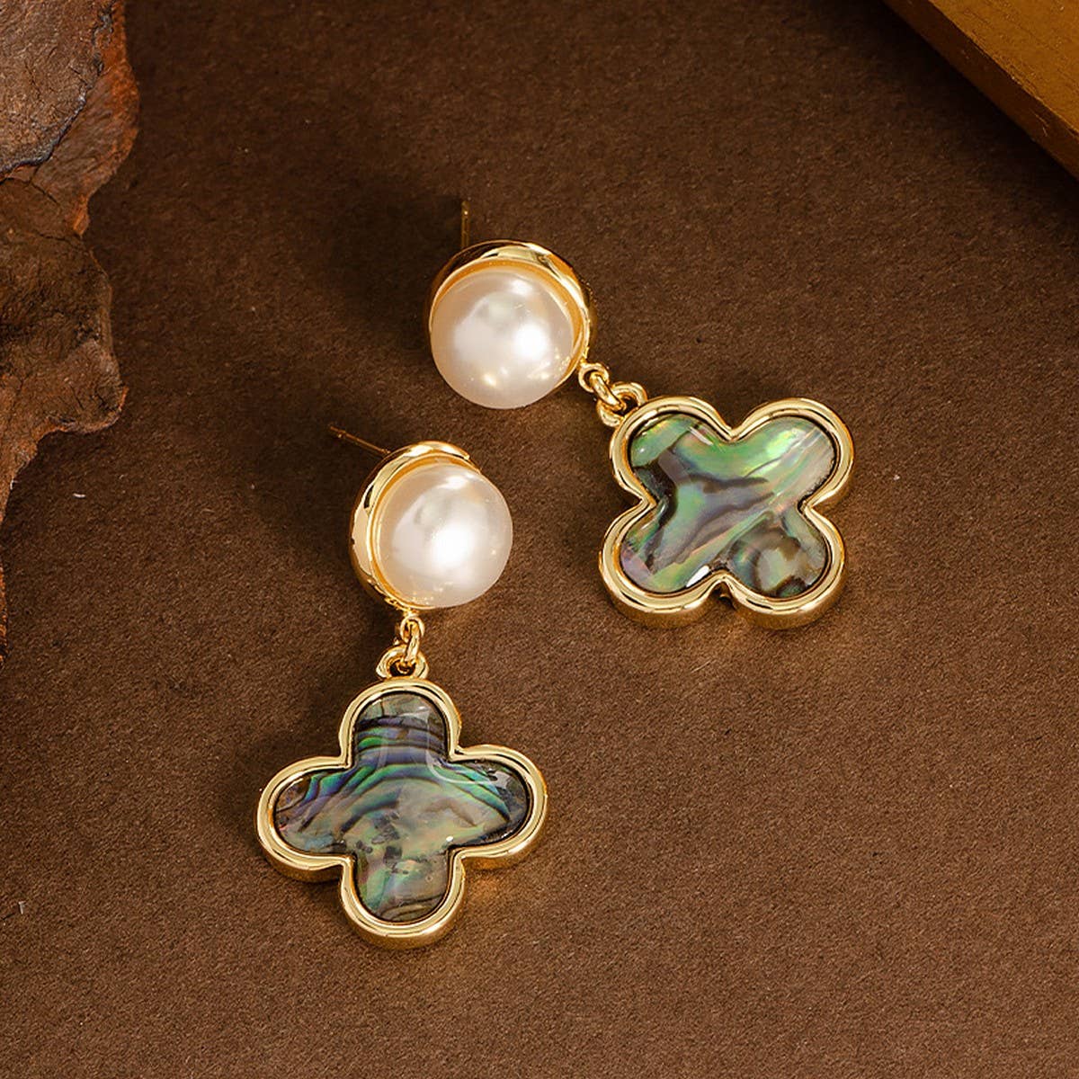 NATURAL COLORFUL ABALONE FOUR-LEAF CLOVER EARRINGS