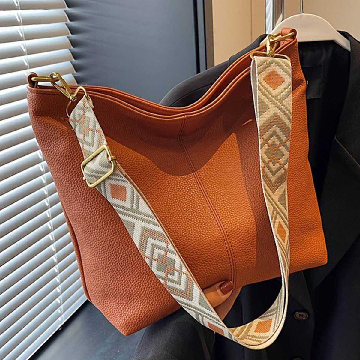 Simple versatile single-shoulder crossbody bag