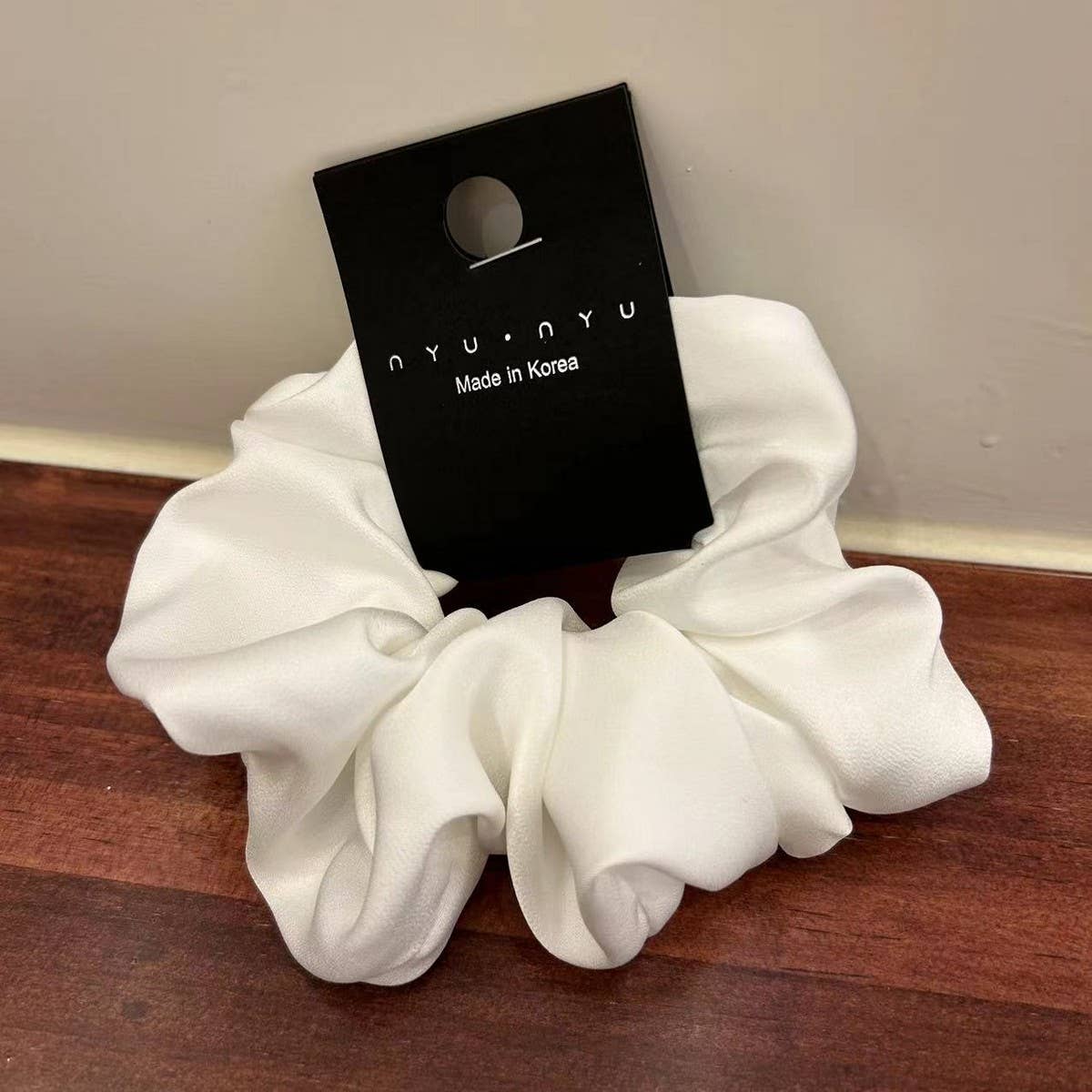 GENTLE AND ELEGANT FRENCH HAIR SCRUNCHIES_CWAHA1737