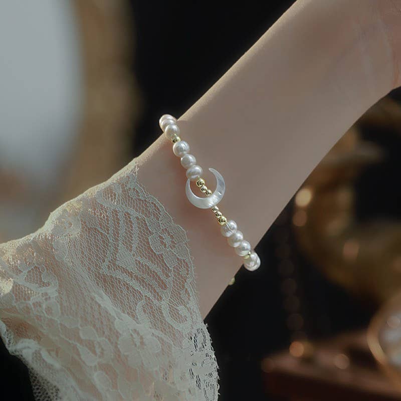Freshwater pearl bracelet made of broken silver