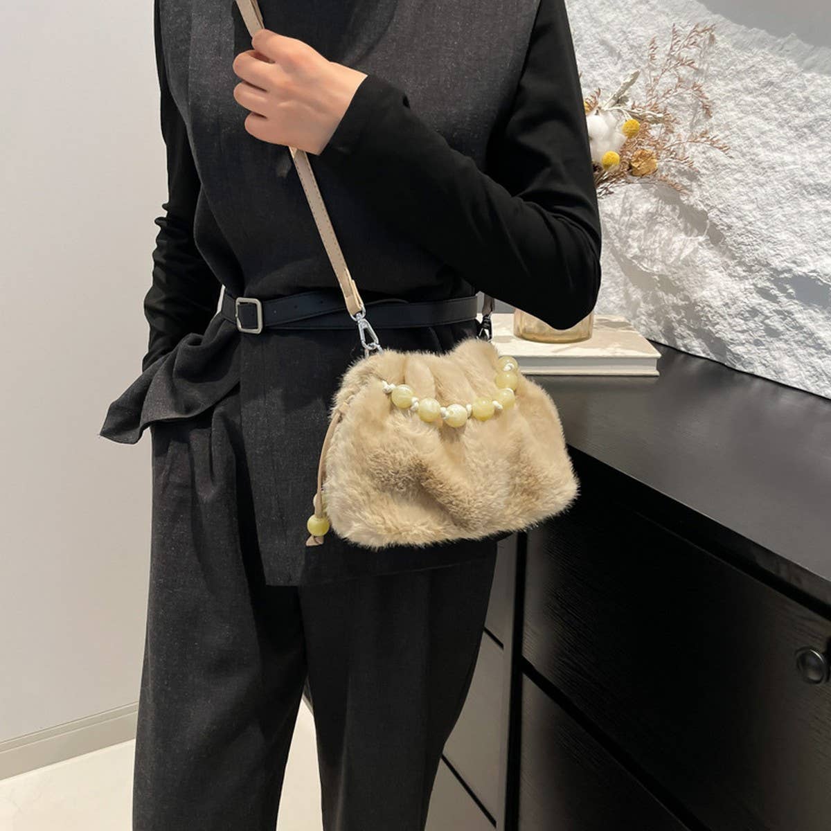 WINTER LEOPARD PRINT CROSSBODY BUCKET PLUSH BAG_CWAB4018