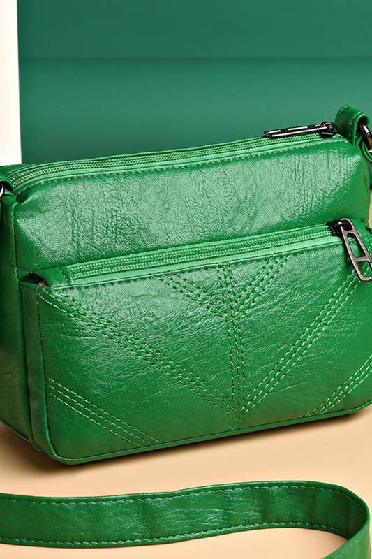 SOFT LEATHER SQUARE MESSENGER BAG_CUAB0036