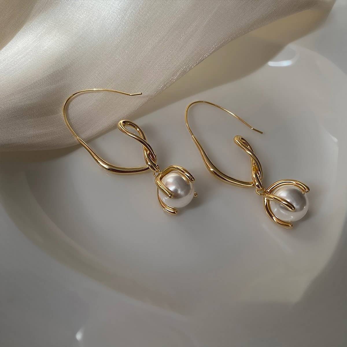 FRENCH NICHE HIGH-END PEARL EARRINGS