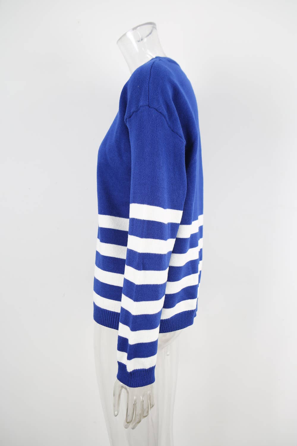 Round-neck, long-sleeved and striped sweater