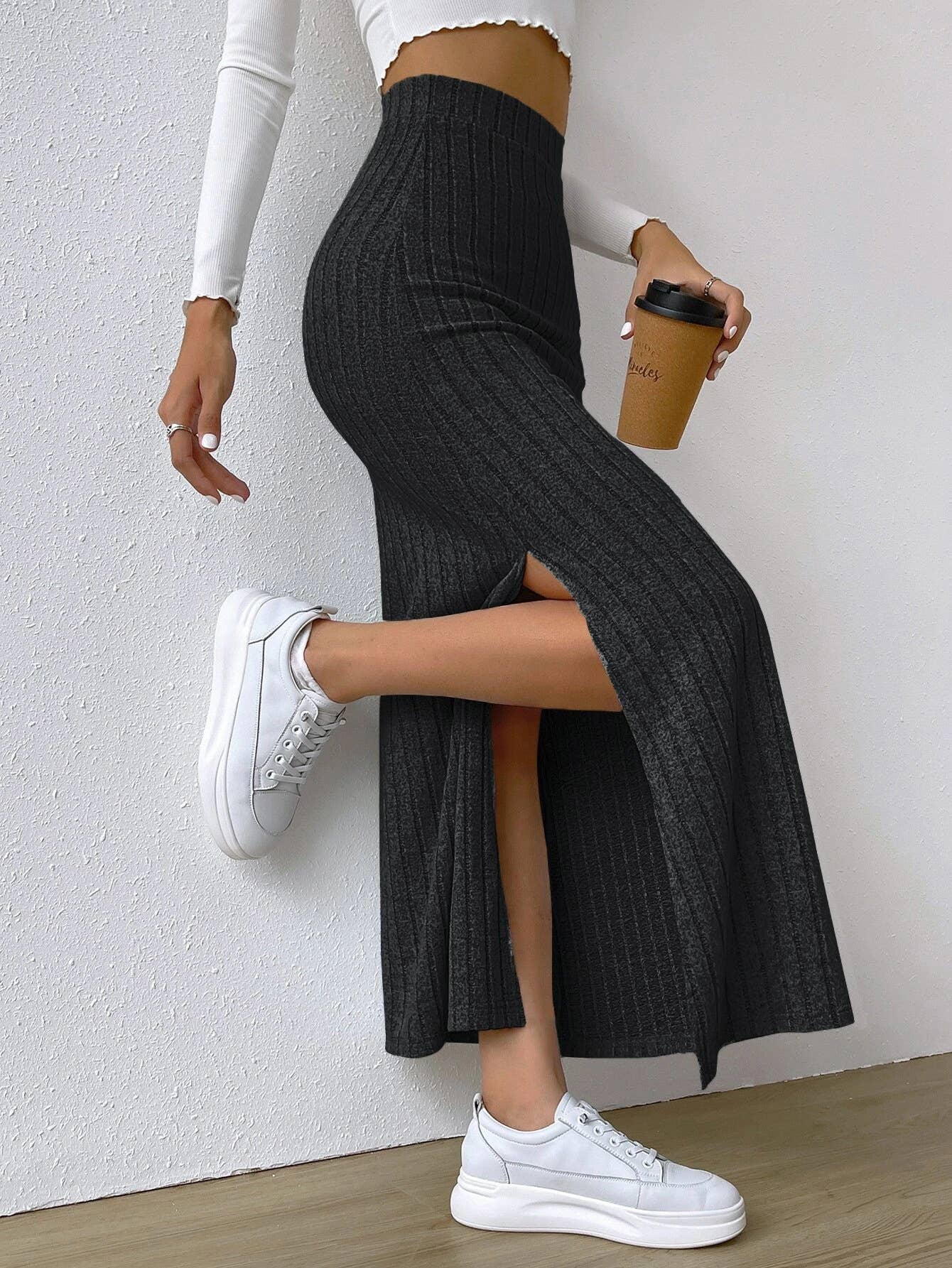 High-waisted side-slit form-fitting skirt