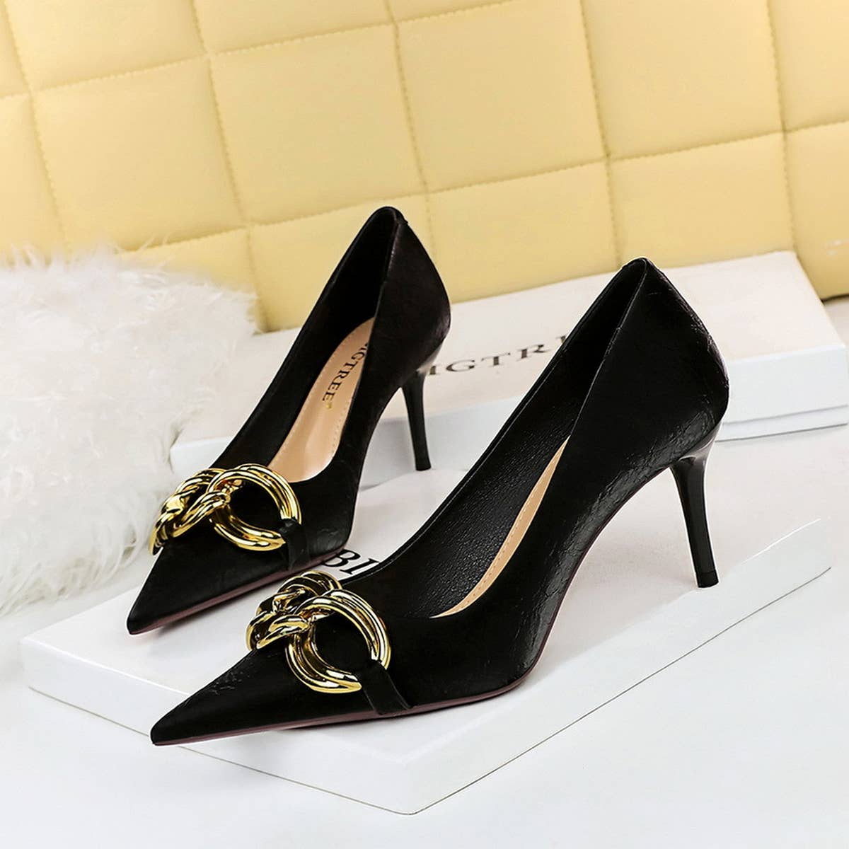 SHALLOW-MOUTHED POINTED METAL BUCKLE HIGH HEELS