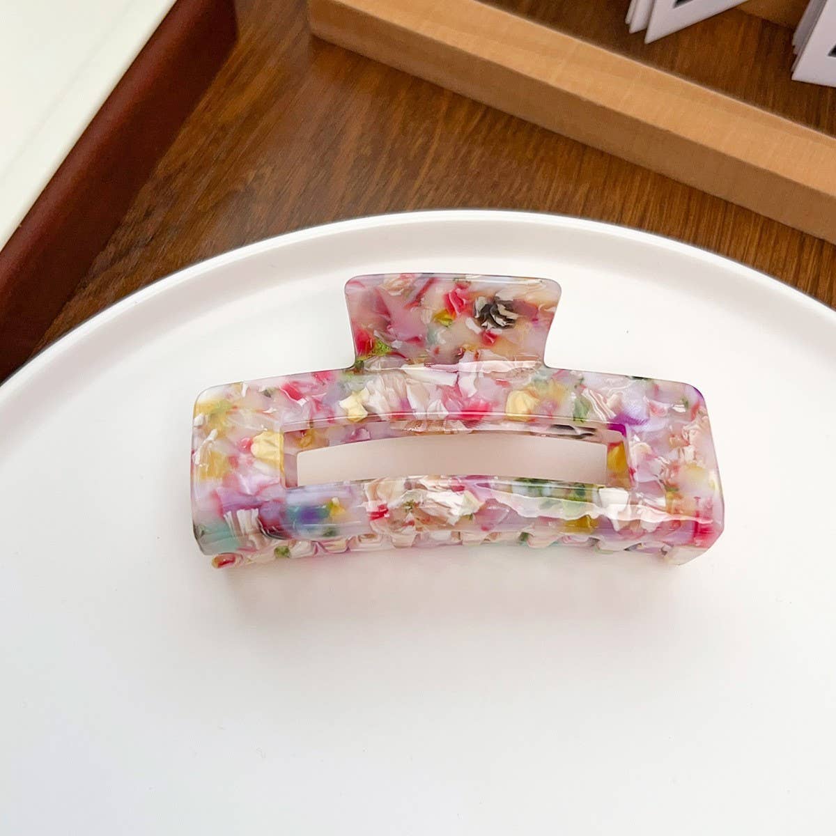 Retro and high-end acetate leopard hair clippers