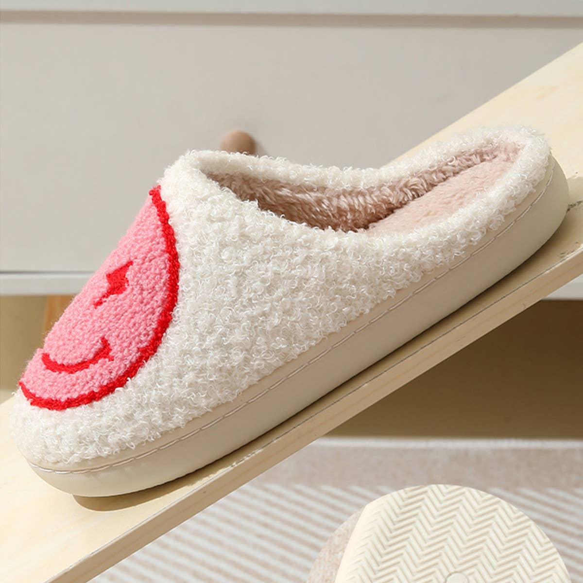 THUNDER EYE SMILING FACE LEOPARD PLUSH SLIPPERS