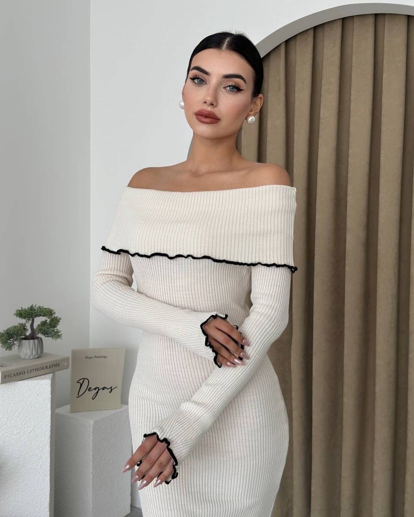 WOODEN EAR EDGE COLOR CONTRAST SHEATH DRESS