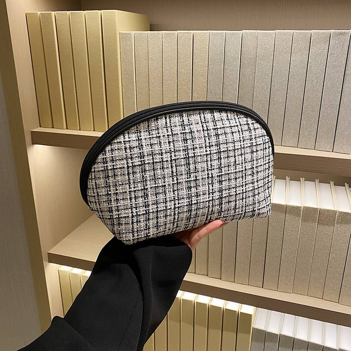 SEMI-CIRCULAR PORTABLE TRAVEL COSMETIC BAG_CWAB4393