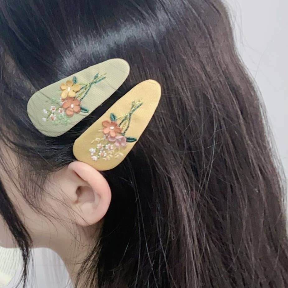 Three-dimensional hair clips fabric embroidery