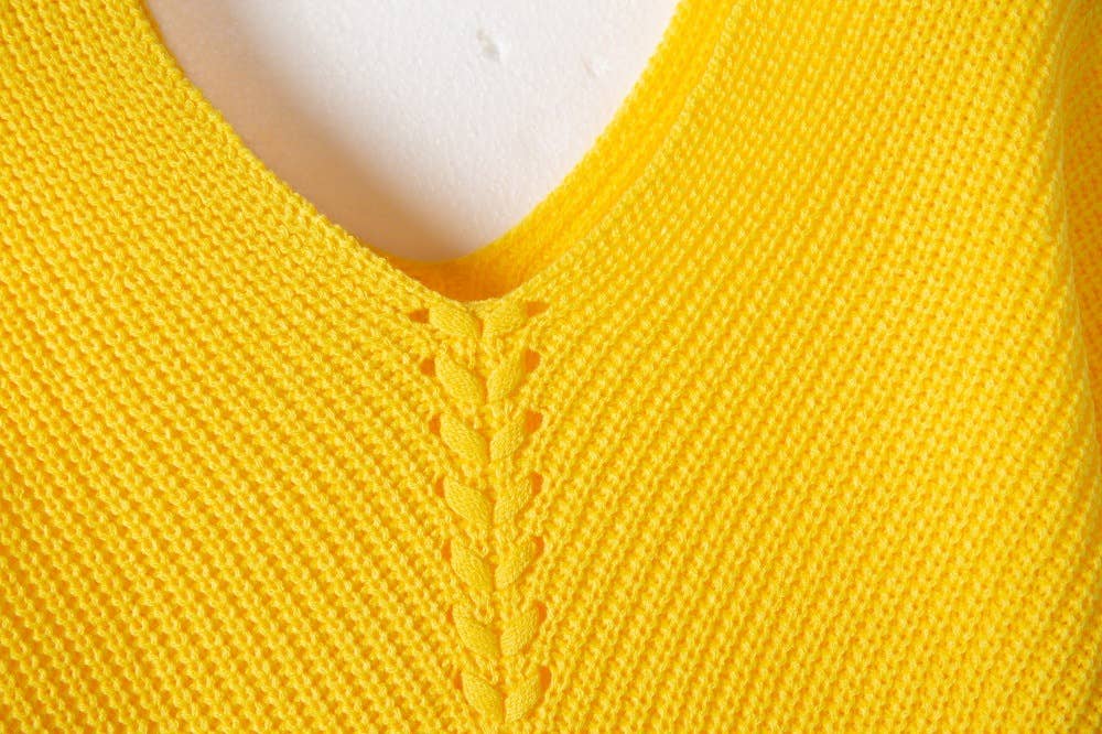 V-NECK LONG-SLEEVED SOLID PULLOVER SWEATER