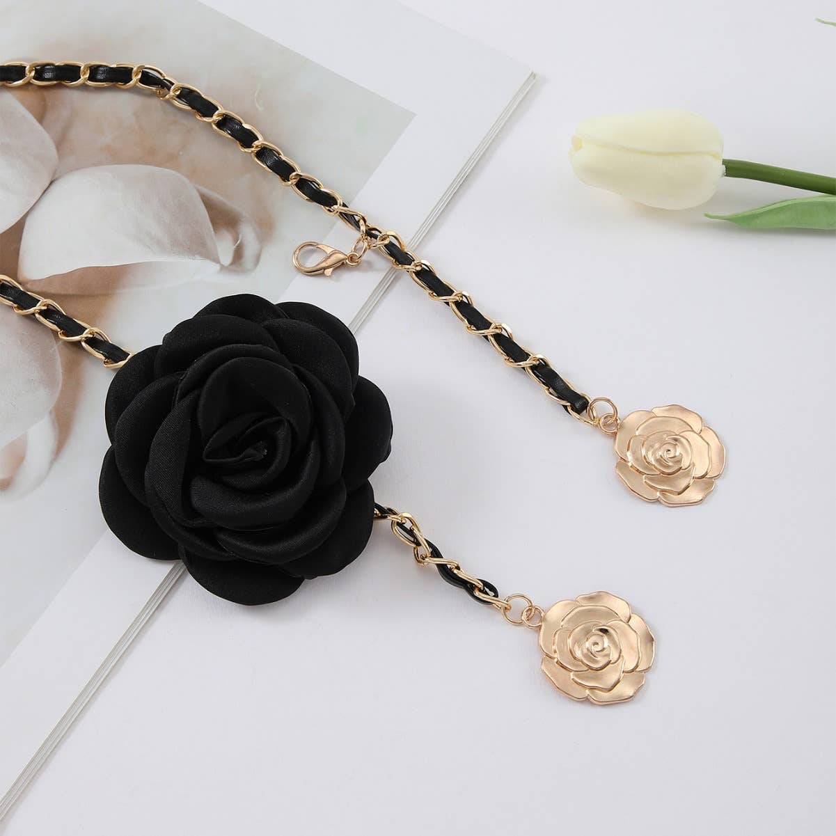 Versatile waist-cinching camellia metal chain