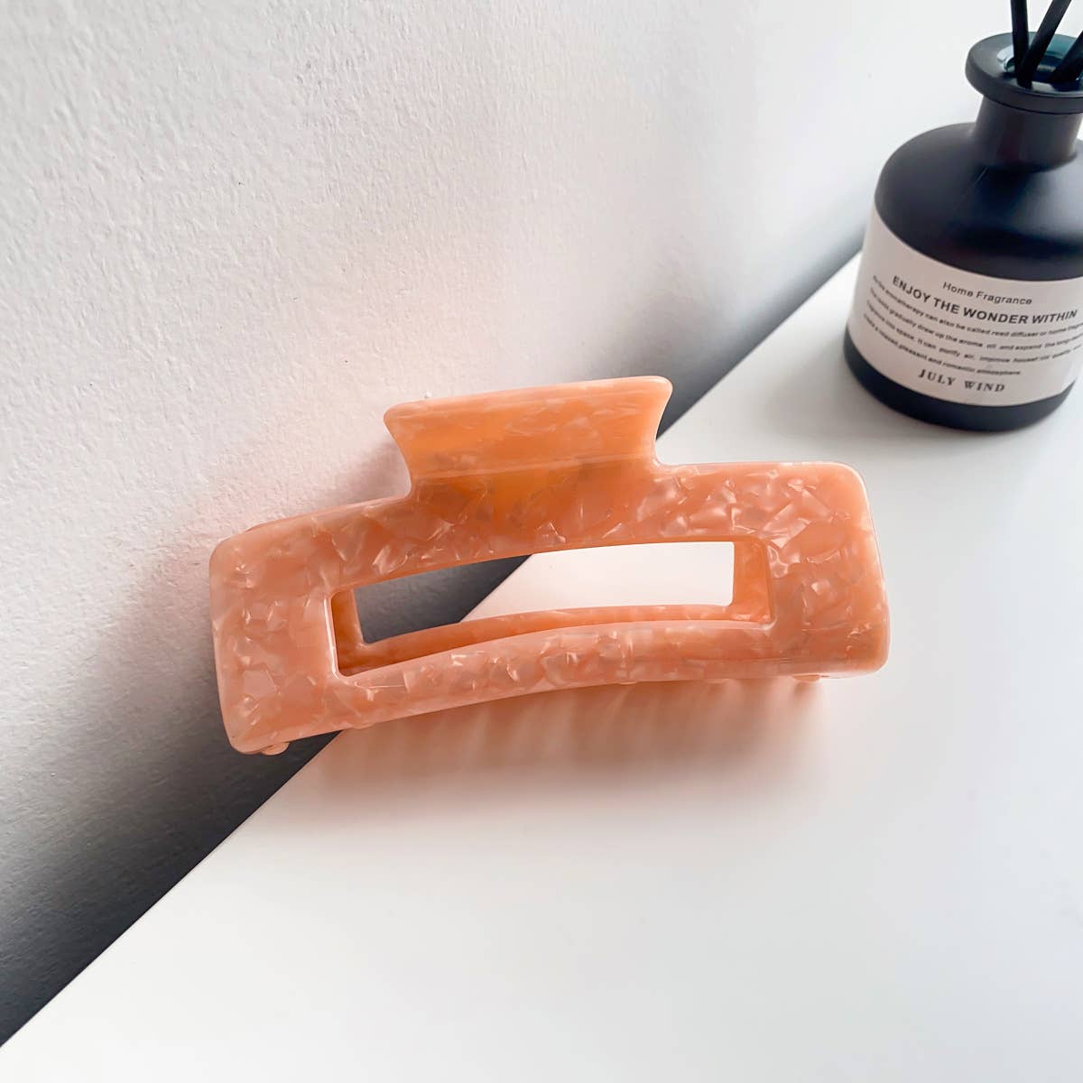 Retro and high-end acetate leopard hair clippers