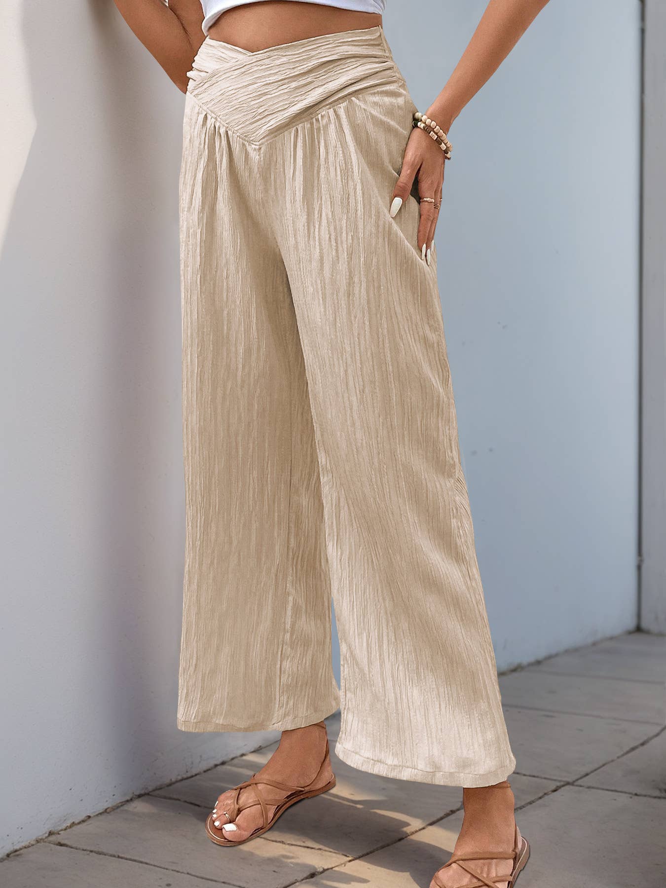 High-waisted solid color nine-inch pants