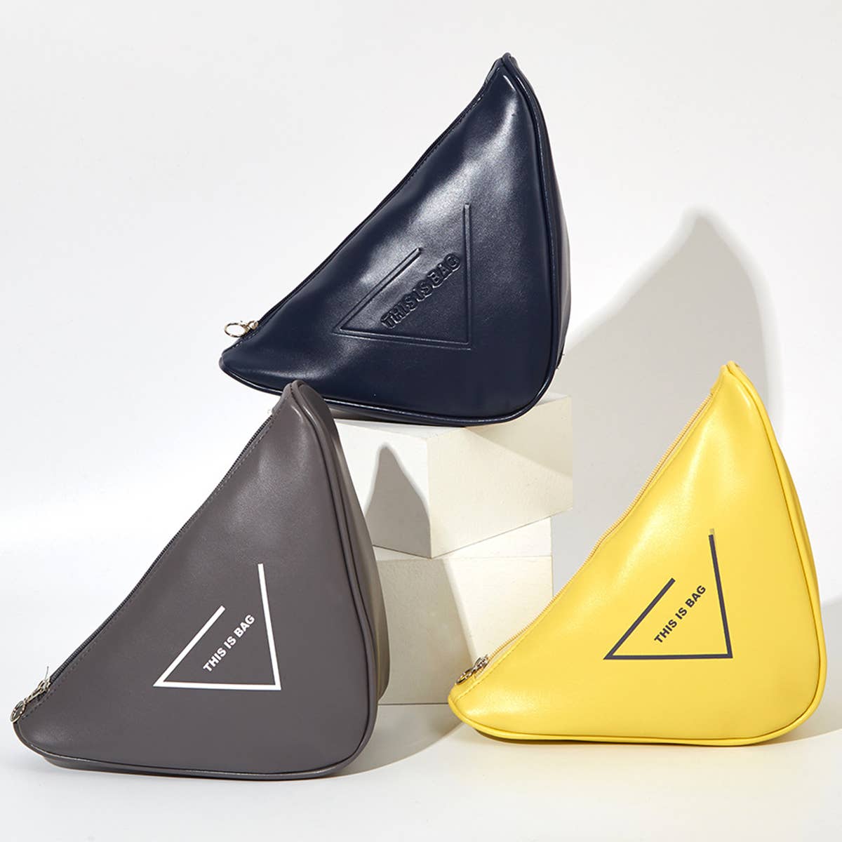 GEOMETRIC TRIANGLE ZIPPER MAKEUP BAG_CWAB1449