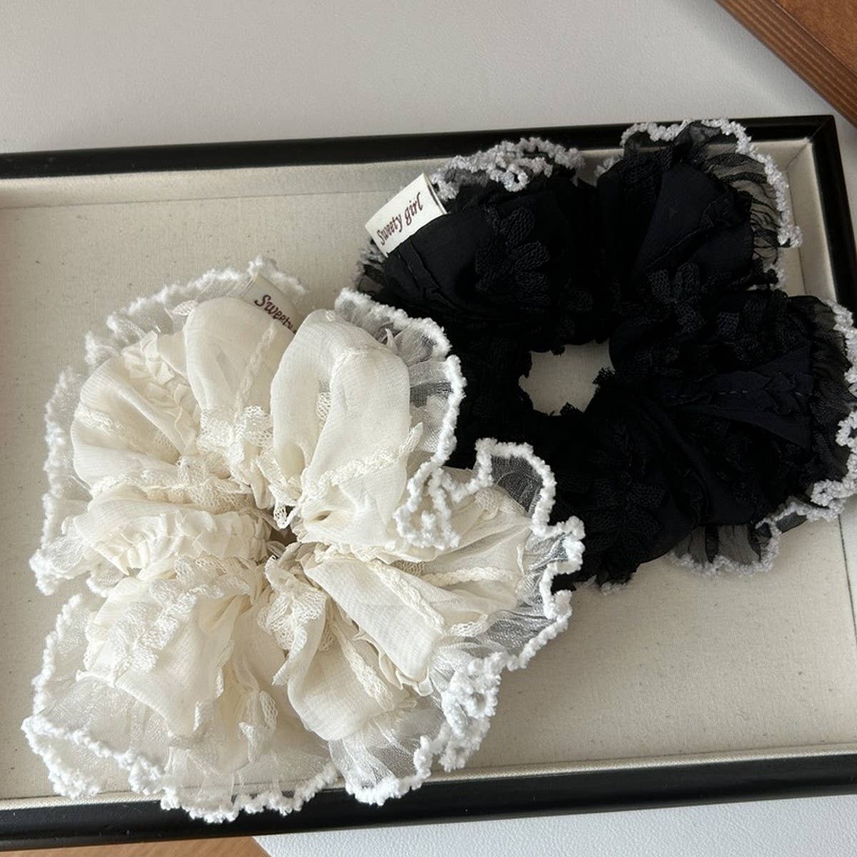 WHITE ATMOSPHERE LARGE INTESTINE HAIR SCRUNCHIES