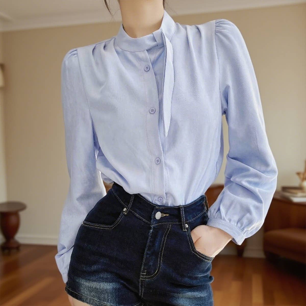 Stand-up collar and straight shoulders shirt