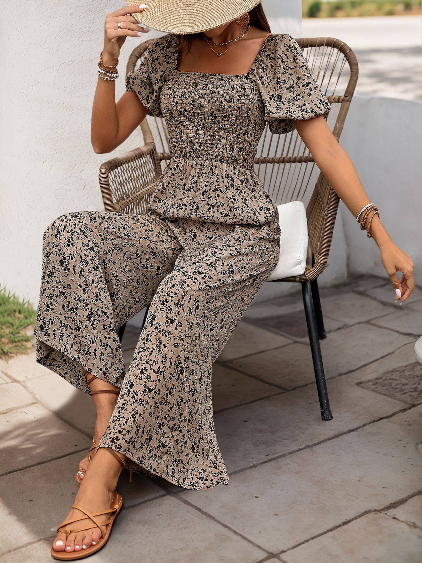 Printed jumpsuit with square collar puffed sleeve