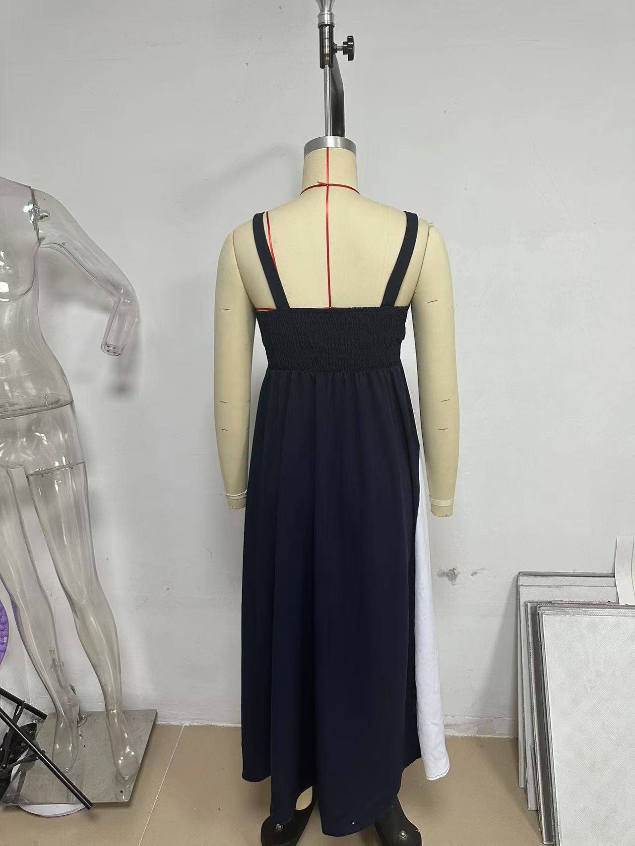 Fashionable vacation-style color-blocked dress