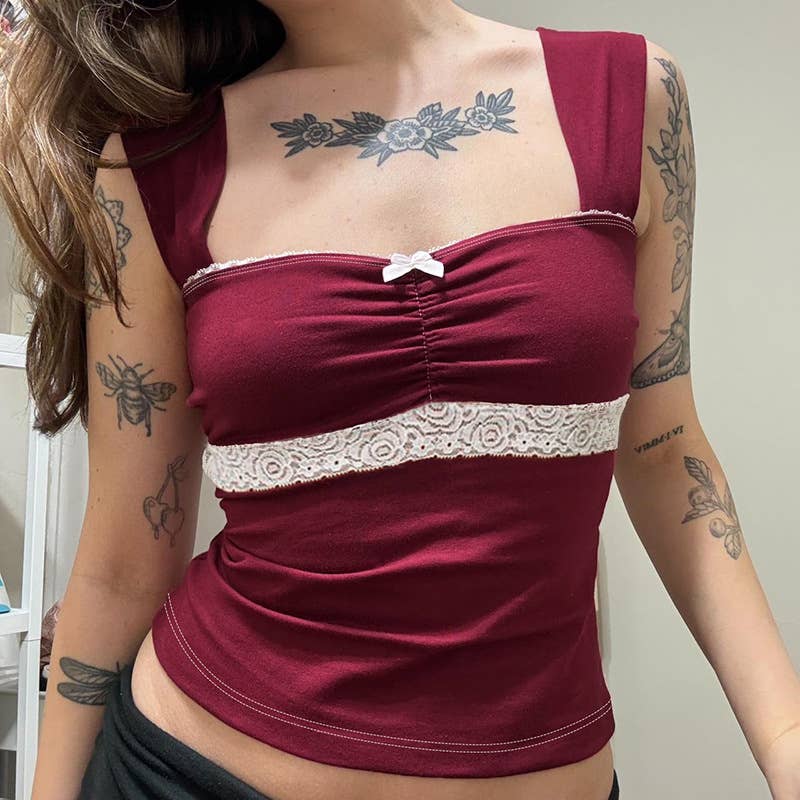 Lace contrast color pleated sleeveless T-shirt