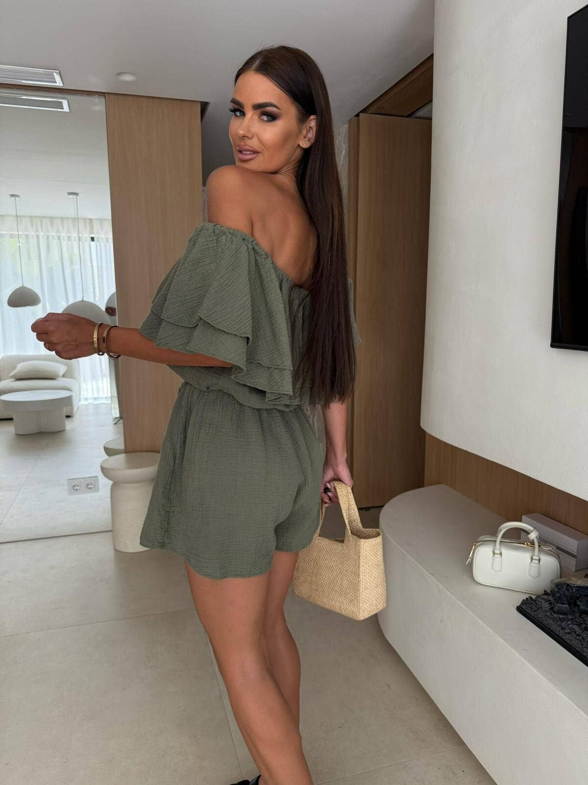 Solid color ruffled one-shoulder short jumpsuit