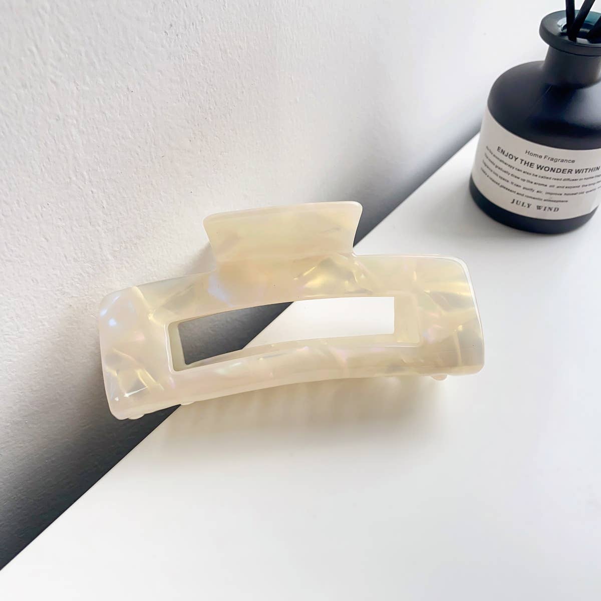 Retro and high-end acetate leopard hair clippers