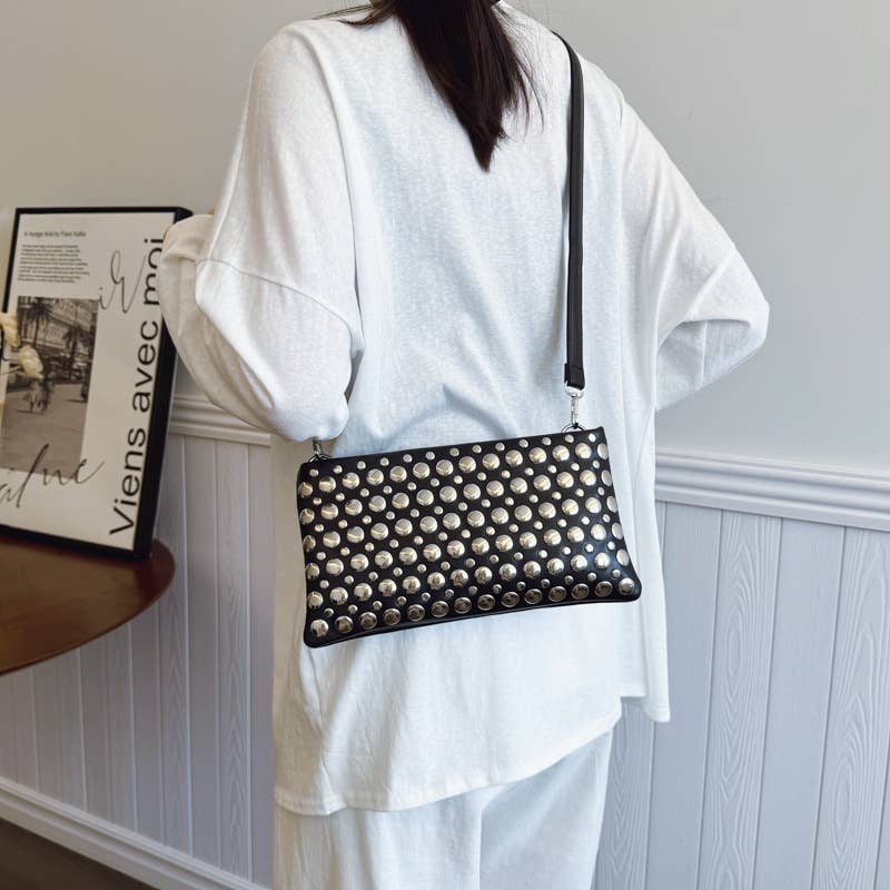 Personalized trendy riveted single-shoulder bag