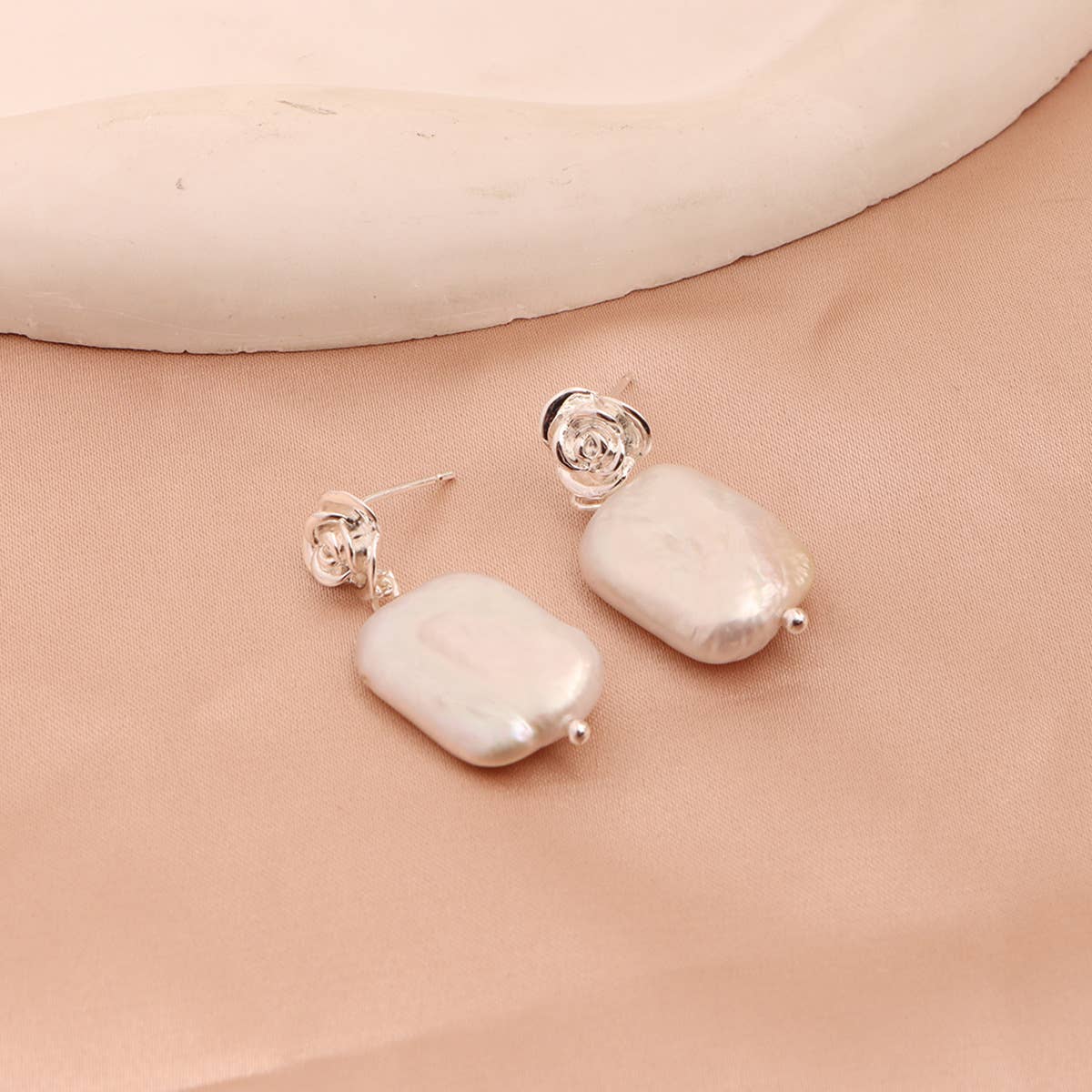 Versatile retro pearl Baroque stud earrings